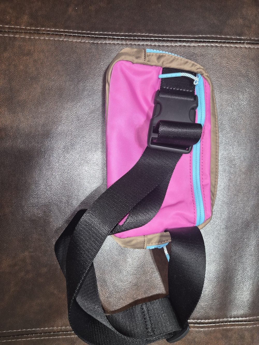 lululemon athletica Pink Crossbody Bag with Blue Trim and Black Strap - Picture 2 of 5